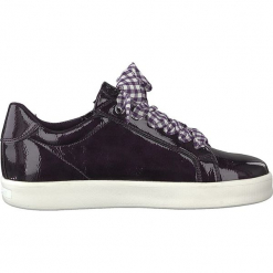 Sneakersy w kolorze bordowym. Czerwone sneakersy damskie Marco Tozzi, z lakierowanej skóry. W wyprzedaży za 104,95 zł.