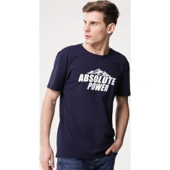Granatowa Koszulka Optionally. Czarne koszulki męskie Born2be, xl, z nadrukiem, z dzianiny, z okrągłym kołnierzem, z krótkim rękawem, krótkie. Za 39,99 zł.