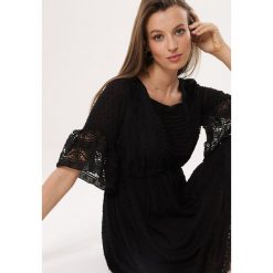Czarna Sukienka Pop In. Czarne sukienki damskie Born2be, na lato, s, z aplikacjami, z wiskozy, bez kołnierzyka, bez rękawów, mini, rozkloszowane. Za 119,99 zł.