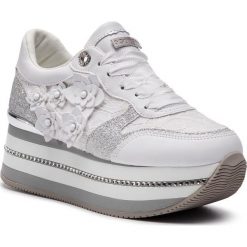 Sneakersy GUESS - FL5HIN LAC12 WHITE. Białe sneakersy damskie Guess, z materiału. Za 599,00 zł.