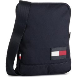 Saszetka TOMMY HILFIGER - Tommy Core Compact Crossover AM0AM05287 CJM. Niebieskie torby męskie skórzane TOMMY HILFIGER, bez wzorów, z materiału, młodzieżowe. W wyprzedaży za 169,00 zł.