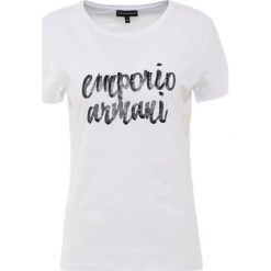 Emporio Armani Tshirt z nadrukiem white. Białe bluzki damskie marki Emporio Armani, z nadrukiem, z elastanu, bez kołnierzyka. Za 399,00 zł.