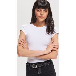 Gładki T-shirt z dekoltem na plecach - Biały. Białe t-shirty damskie Reserved, s, bez wzorów, z dekoltem na plecach. Za 39,99 zł.