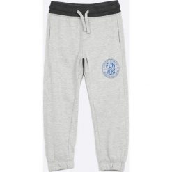 Blukids - Spodnie dziecięce 98-128 cm. Szare spodnie chłopięce marki Blukids, z bawełny. W wyprzedaży za 49,90 zł.