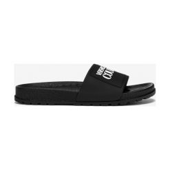 Versace Jeans Couture Kapcie Czarny. Czarne kapcie męskie Versace Jeans Couture, z jeansu. Za 283,95 zł.