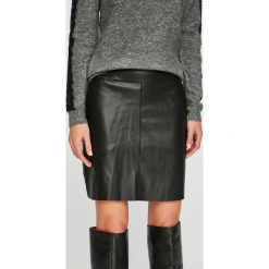 Vero Moda - Spódnica Yours. Czarne spódniczki damskie Vero Moda, s, bez wzorów, z poliesteru, z podwyższonym stanem, mini, ołówkowe. W wyprzedaży za 139,90 zł.