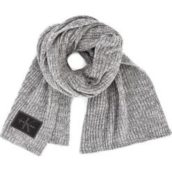 Szal CALVIN KLEIN JEANS - J Basic Rib Scarf K60K603380 002. Szare szaliki damskie marki Calvin Klein Jeans, z jeansu. W wyprzedaży za 209,00 zł.