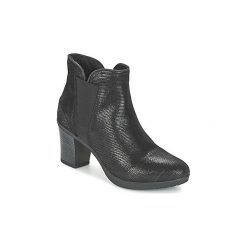 Botki Betty London FILIOUTI. Czarne botki damskie Betty London, bez obcasa, bez zapięcia. Za 213,85 zł.