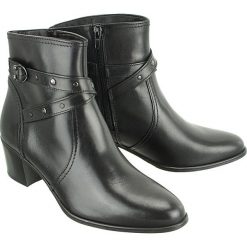 TAMARIS 25373-21 000 black, botki damskie. Czarne botki damskie Tamaris, ze skóry, bez obcasa, na obcasie, na zamek. Za 279,90 zł.