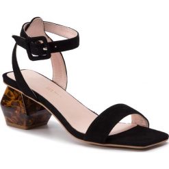 Sandały L37 - Modern Walk Z11KON Black. Czarne klapki damskie L37, bez wzorów, ze skóry, bez obcasa, na obcasie. W wyprzedaży za 349,00 zł.