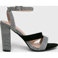 Answear - Sandały Chc-Shoes. Sandały damskie ANSWEAR, bez wzorów, z materiału, z okrągłym noskiem, bez obcasa, na obcasie, na klamry. W wyprzedaży za 59,90 zł.