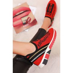Damskie buty sportowe ZOREA RED. Czerwone buty sportowe damskie IVET, z aplikacjami, eleganckie. W wyprzedaży za 79,00 zł.