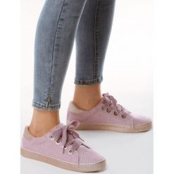 Różowe Creepersy Brocade Road. Różowe półbuty damskie Multu, bez wzorów, bez obcasa, bez zapięcia. Za 29,99 zł.