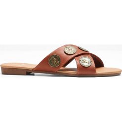 Klapki bonprix koniakowy brąz. Pomarańczowe klapki damskie bonprix, w paski, bez obcasa. Za 27,99 zł.