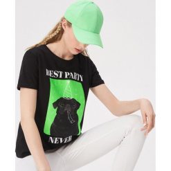 T-shirt z grafiką - Czarny. Czarne t-shirty damskie Sinsay, s, bez wzorów, bez kołnierzyka. Za 24,99 zł.