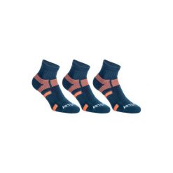 Skarpety sportowe RS560 3 pary. Szare skarpetki męskie marki ARTENGO, bez wzorów, z elastanu. Za 29,99 zł.