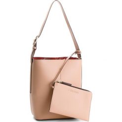 Torebka CALVIN KLEIN - Inside Out Bucket K60K604300 901. Brązowe torebki klasyczne damskie Calvin Klein, ze skóry ekologicznej. W wyprzedaży za 439,00 zł.
