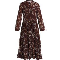 Karen by Simonsen VANESSA DRESS Długa sukienka multicoloured. Brązowe długie sukienki Karen by Simonsen, z materiału, z długim rękawem. Za 669,00 zł.