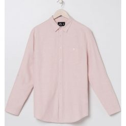 Bawełniana koszula typu oxford ECO AWARE - Różowy. Różowe koszule męskie Sinsay, s, bez wzorów, z bawełny, bez kołnierzyka, bez rękawów. Za 49,99 zł.