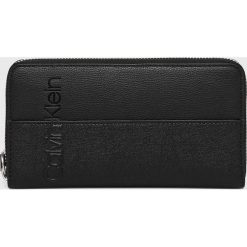 Calvin Klein - Portfel. Czarne portfele damskie Calvin Klein, z materiału. Za 269,90 zł.