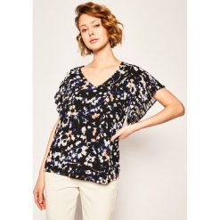 Bluzka DKNY P0AA7ESR. Czarne bluzki damskie DKNY, s, bez wzorów, bez kołnierzyka, bez rękawów. Za 389,00 zł.