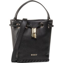 Torebka DKNY - Winnie Sm Bucket R02JUI94 Blk/Gold BGD. Czarne torebki klasyczne damskie DKNY, bez wzorów, ze skóry, bez dodatków. Za 1249,00 zł.