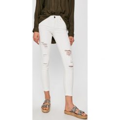 Answear - Jeansy. Białe jeansy damskie ANSWEAR, s. W wyprzedaży za 129,90 zł.