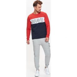BLUZA MĘSKA MULTIKOLOROWA Z SUWAKAMI PO BOKACH. Czarne bluzy męskie rozpinane marki Top Secret, m. Za 44,99 zł.