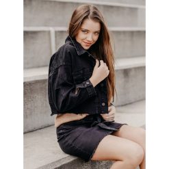 KATANA KATE BLACK - L. Czarne kurtki damskie Fanaberia.com, na jesień, l, bez wzorów, z jeansu, eleganckie, krótkie. Za 129,00 zł.