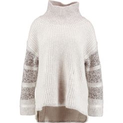 Swetry klasyczne damskie: AllSaints KEATS FUNNEL NECK Sweter white