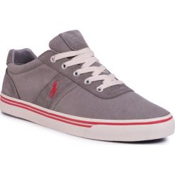 Tenisówki POLO RALPH LAUREN - Hanford 816799510001 Ahtletic Grey/Red Pp. Szare półbuty męskie Polo Ralph Lauren, na co dzień, bez wzorów, z zamszu, klasyczne, bez zapięcia. Za 339,00 zł.