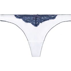 Stringi mini bonprix ecru-niebieski. Niebieskie majtki damskie bonprix, z koronki. Za 24,99 zł.