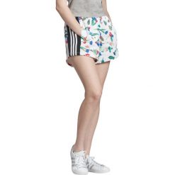 Adidas Originals Szorty Biały. Białe szorty damskie adidas Originals, s, bez wzorów, z bawełny. Za 145,95 zł.