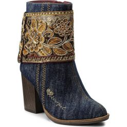 Botki DESIGUAL - Folk Exotic 17WSTFB8 Denim 5006. Niebieskie buty zimowe damskie Desigual, z denimu, na obcasie. W wyprzedaży za 319,00 zł.