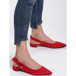 Czerwone Czółenka Sizzle. Czerwone czółenka damskie Inny, z aplikacjami, ze szpiczastym noskiem, bez obcasa, na płaskiej podeszwie. Za 69,99 zł.