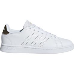 Buty damskie adidas ADVANTAGE F36223. Białe buty sportowe damskie Adidas, w paski, z zamszu, klasyczne, tenisowe. Za 229,00 zł.
