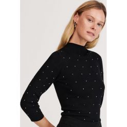 Sweter z aplikacjami - Czarny. Czarne swetry damskie Reserved, s, z aplikacjami, bez rękawów, bez kaptura. Za 79,99 zł.