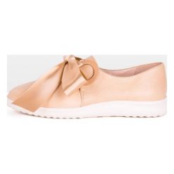 What For tenisówki slip-on damskie 36 łososiowe. Różowe trampki i tenisówki damskie What For, bez wzorów, bez zapięcia. Za 529,00 zł.
