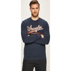 Wrangler - Bluza. Niebieskie bluzy męskie Wrangler, s, z nadrukiem, z bawełny, z okrągłym kołnierzem, bez rękawów, bez kaptura. W wyprzedaży za 189,90 zł.