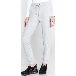 Armani Exchange Spodnie dresowe Szary. Szare spodnie damskie Armani Exchange, m, bez wzorów, z bawełny. Za 430,95 zł.