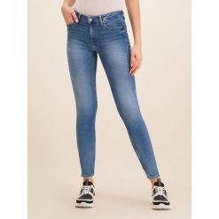 Jeansy Skinny Fit Calvin Klein Jeans J20J212843. Niebieskie jeansy damskie Calvin Klein Jeans. W wyprzedaży za 289,00 zł.