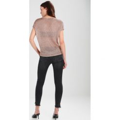 T-shirty damskie: Mint Velvet TAPE SLOUCHY TEE Tshirt z nadrukiem rose gold