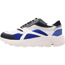 Trampki męskie: White Mountaineering VIBRAM SOLE CONTRAST Tenisówki i Trampki white