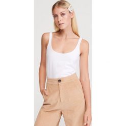 Top z bawełny organicznej - Biały. Białe topy damskie Reserved, xl, bez wzorów, z bawełny, bez kołnierzyka. Za 19,99 zł.