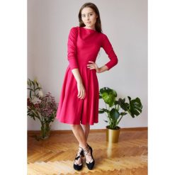 Sukienka Ofelia malinowa XXS różowy. Różowe sukienki damskie Marie Zélie, s, w paski, z elastanu, bez kołnierzyka, bez rękawów. W wyprzedaży za 89,10 zł.