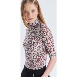 Bluzka z golfem w cętki - Biały. Białe bluzki damskie marki Cropp, s, z golfem. Za 49,99 zł.