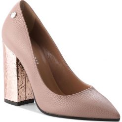 Półbuty POLLINI - SA1016AG16TE160A W.Shoe. Brązowe półbuty damskie marki Pollini, bez wzorów, ze skóry, eleganckie, bez obcasa, na obcasie, bez zapięcia. W wyprzedaży za 739,00 zł.