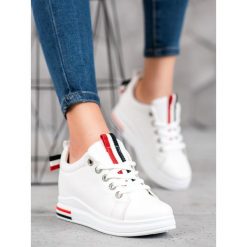 Sneakersy z ukrytĄ koturnĄ. Sneakersy damskie WEIDE, ze skóry ekologicznej. Za 99,00 zł.