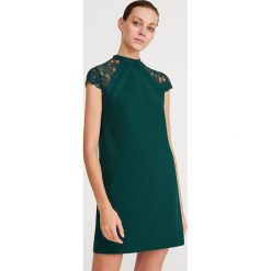 Sukienka mini ze stójką - Khaki. Brązowe sukienki damskie Reserved, s, mini. W wyprzedaży za 69,99 zł.