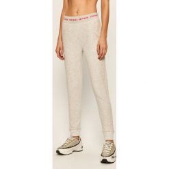 Tommy Jeans - Spodnie. Szare spodnie damskie Tommy Jeans, s, z bawełny. W wyprzedaży za 319,90 zł.